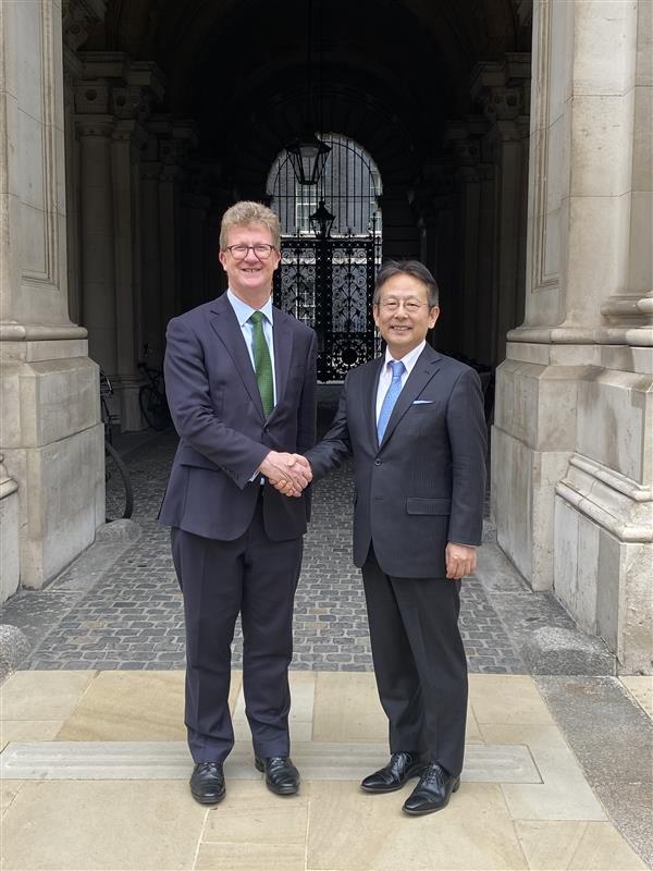 Dr. NAKAMURA, Ambassador, Director-General of Disarmament, Non-Proliferation and Science Department, Ministry of Foreign Affairs, and Mr. Stephen Lillie, Director for Defence and International Security, the Foreign, Commonwealth & Development Office, UK are shaking hands