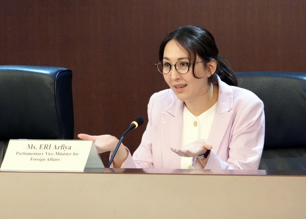 Parliamentary Vice-Minister Eri is delivering her speech