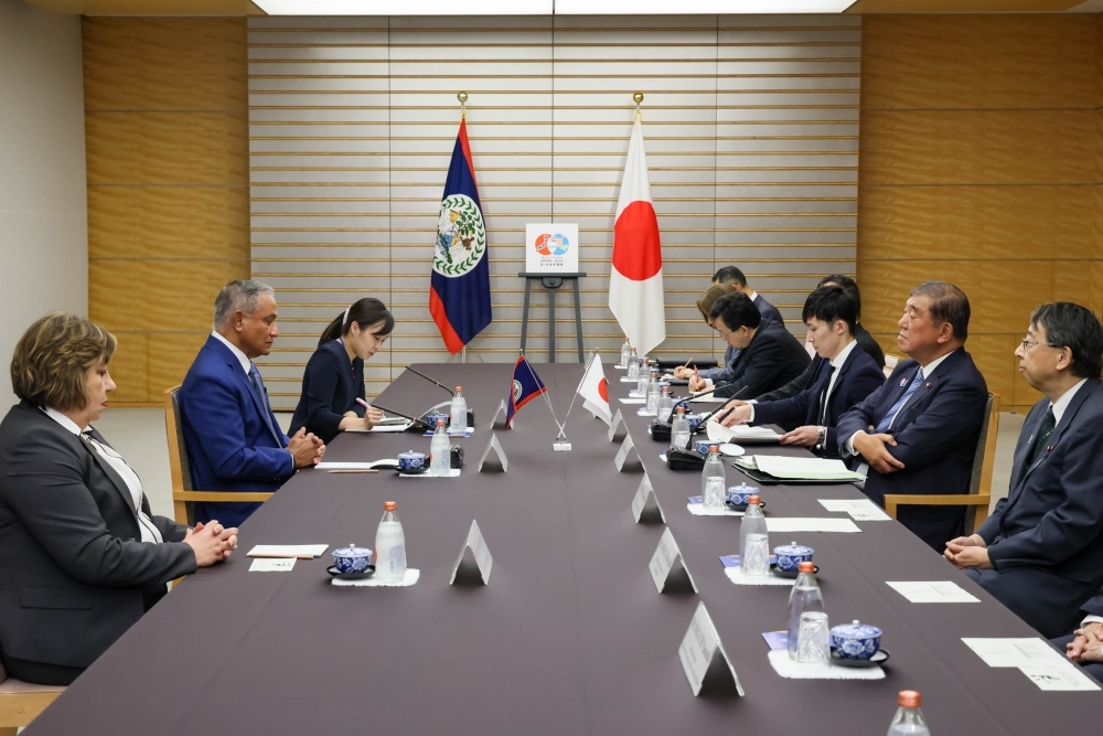 Prime Minister Ishiba is talking with Hon. Mr. John Antonio Briceño, Prime Minister of Belize