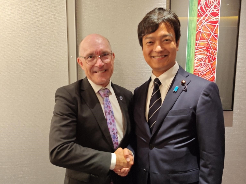 State Minister MIYAJI shaking hands with H.E. Assoc. Prof. Dr. Robert Floyd, Executive Secretary of the Comprehensive Nuclear-Test-Ban Treaty Organization (CTBTO)