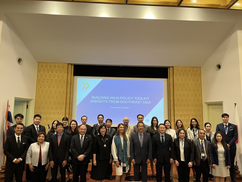 Commemorative photo of the workshop participants
