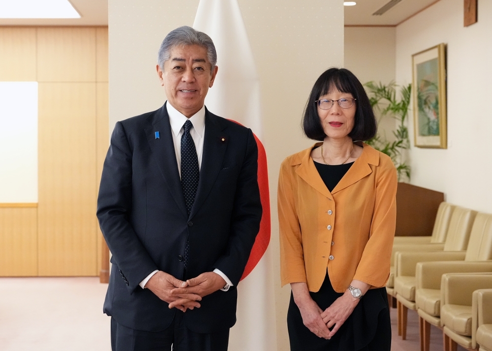 Photo session, Foreign Minister Iwaya and H.E. Judge Akane, President of the International Criminal Court (ICC)