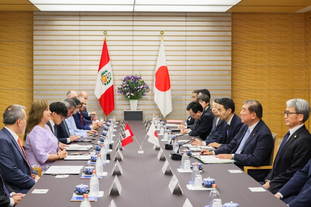 Meeting between Prime Minister ISHIBA and H.E. Ms. BOLUARTE ZEGARRA, President of Peru