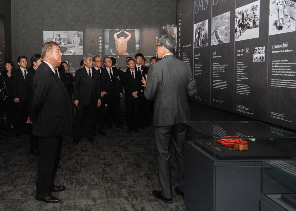 Foreign Minister Iwaya visits the Hiroshima Peace Memorial Museum