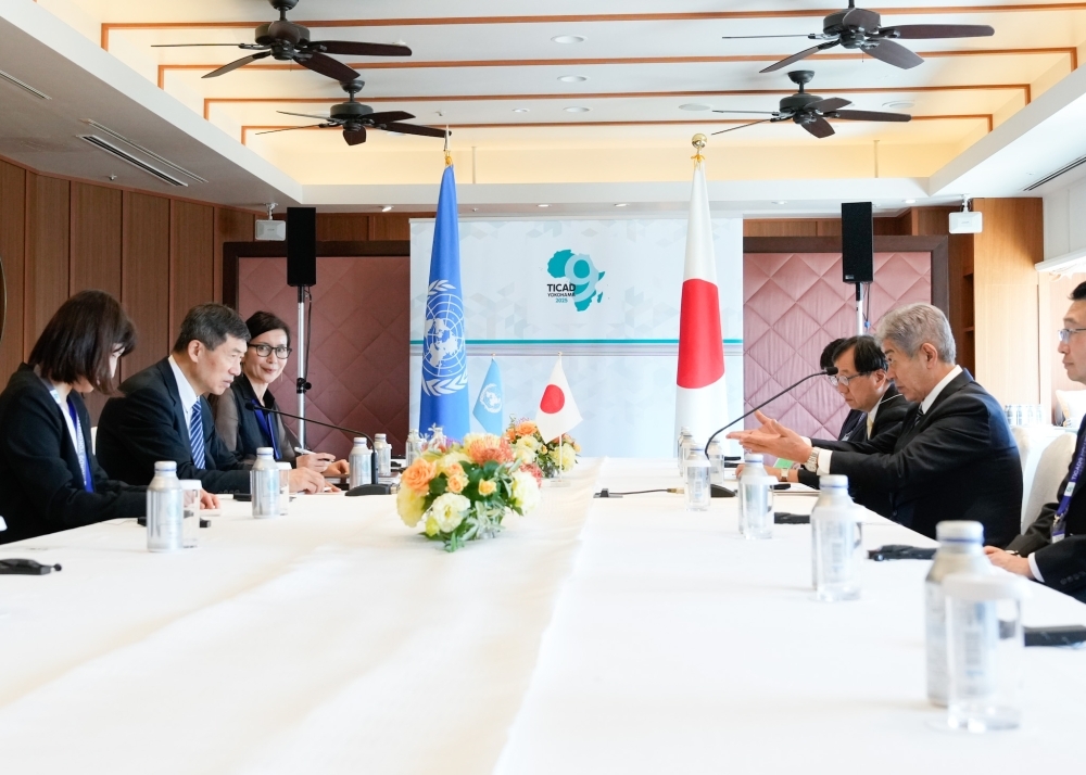 Meeting between Foreign Minister IWAYA and Acting Administrator and Associate Administrator Xu, UNDP
