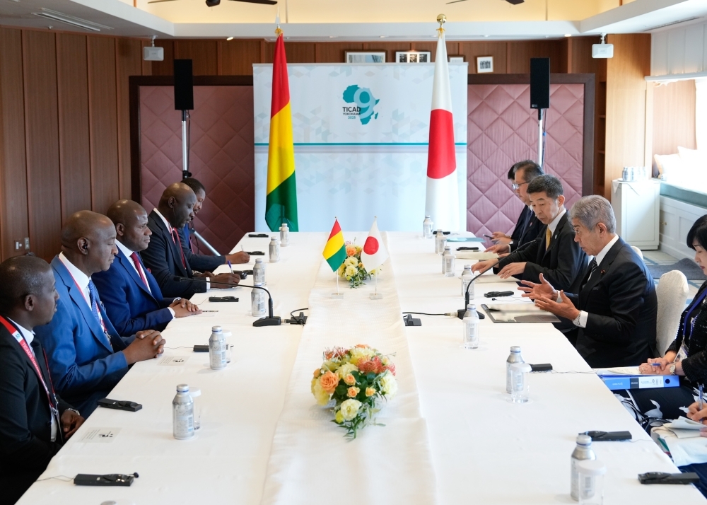 Meeting between Foreign Minister IWAYA and H.E. Mr. NABÉ, Minister of Planning and International Cooperation of Guinea