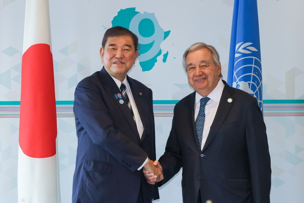 Prime Miniser Ishiba is shaking hands wtih Mr. António Manuel de Oliveira Guterres, Secretary-General of the United Nations