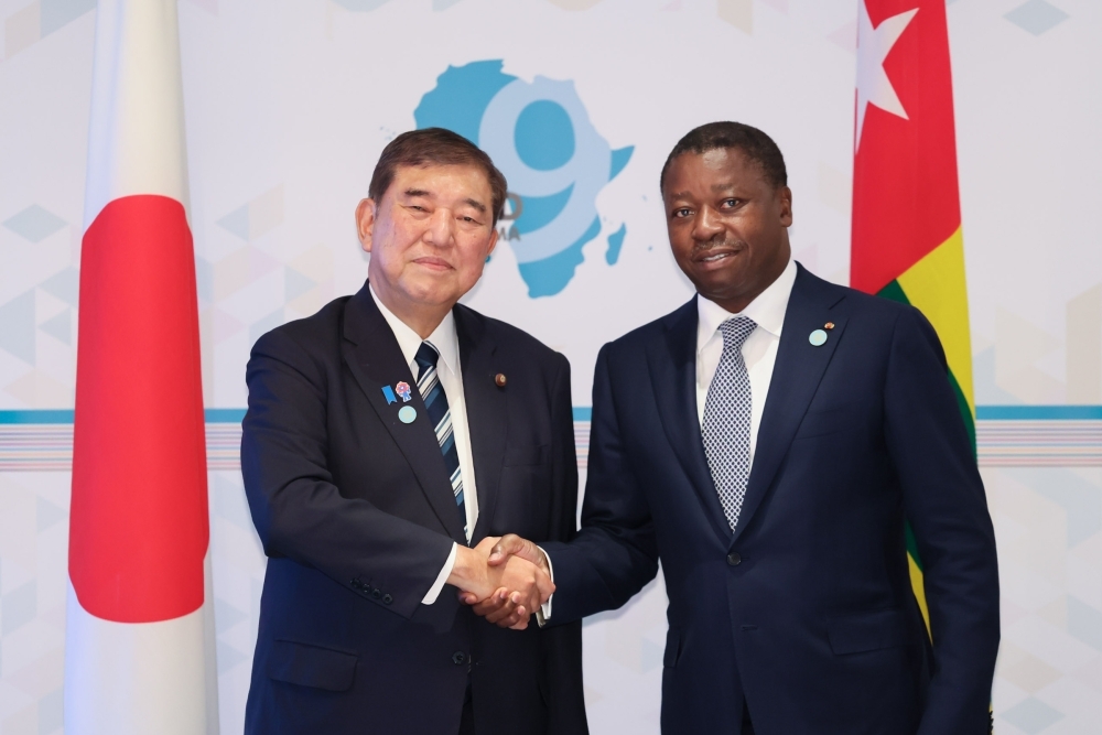 Prime Minister Ishiba is shaking hands with Mr. Faure Essozimna GNASSINGBE, President of the Council of the Republic of Togo