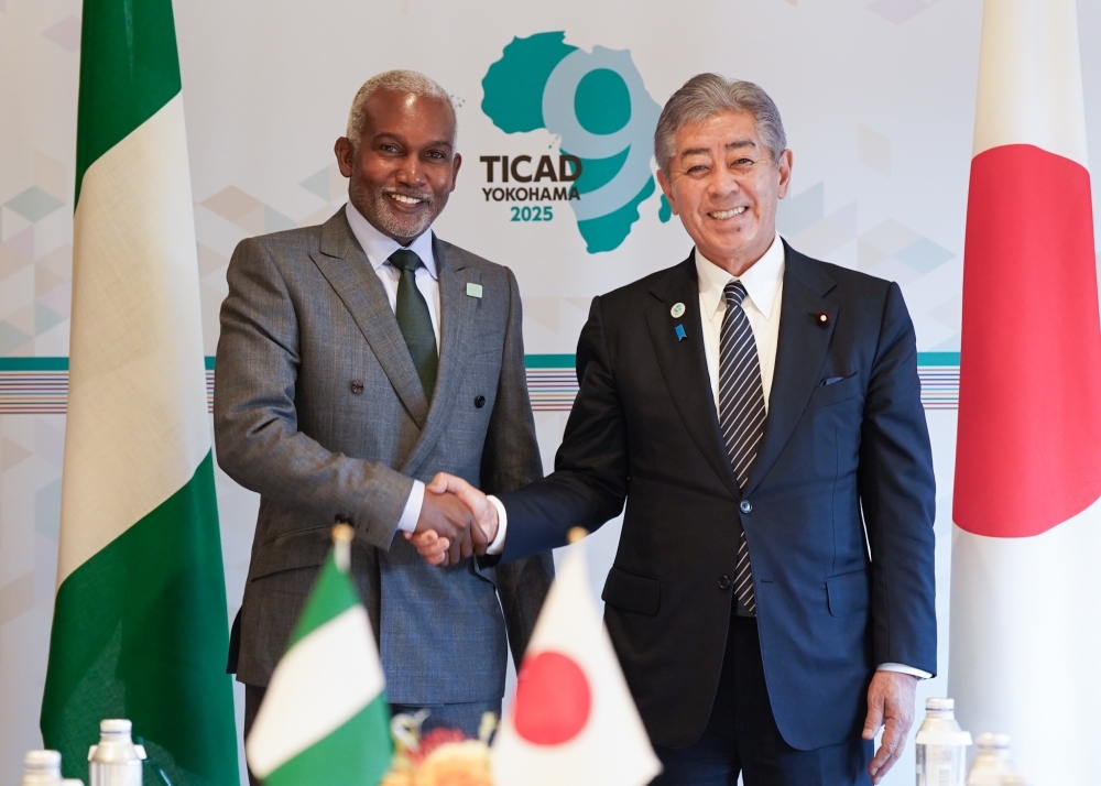 Foreign Minister Iwaya is shaking hands with Ambassador Yusuf Maitama TUGGAR, Minister of Foreign Affairs of Nigeria