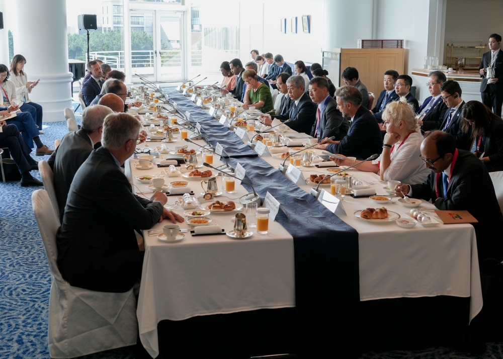 Foreign Minister Iwaya attending a breakfast meeting with the heads of international organizations