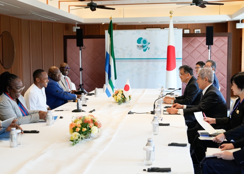 Meeting between Foreign Minister IWAYA and Chief Minister SENGEH of Sierra Leone