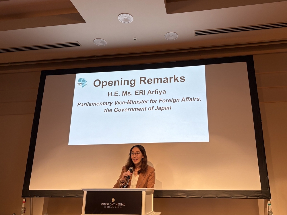 Parliamentary Vice-Minister ERI giving a greeting at the TICAD 9 Thematic Event