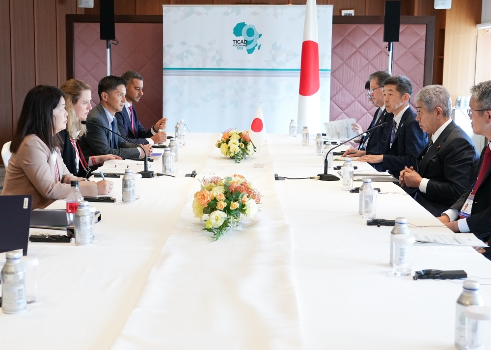 Meeting between Foreign Minister IWAYA and Ms. Pope, Director General of IOM