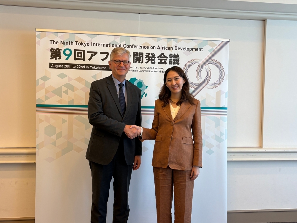 Parliamentary Vice-Minister ERI shaking hands with Mr. Lacroix