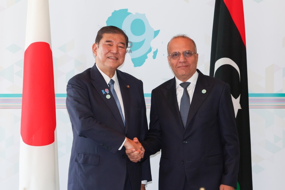 Prime Minister ISHIBA shaking hands with Vice President Allafi