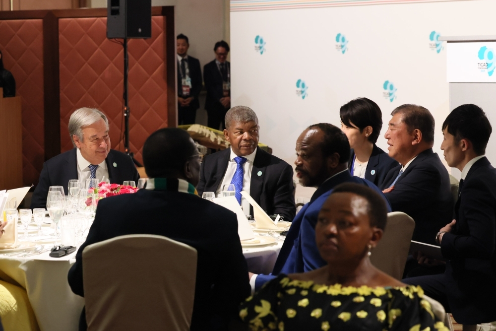Prime Minister ISHIBA talking with the guests at the table