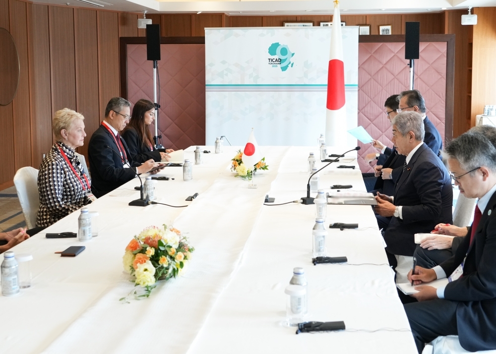 Meeting between Foreign Minister IWAYA and Ms. McCain, Executive Director of the UN WFP