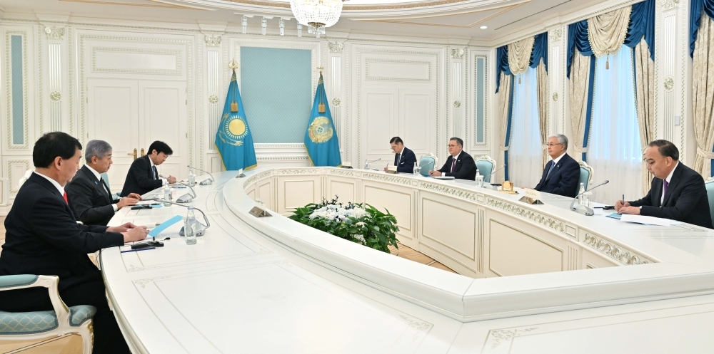 Minister IWAYA having a meeting with President TOKAYEV