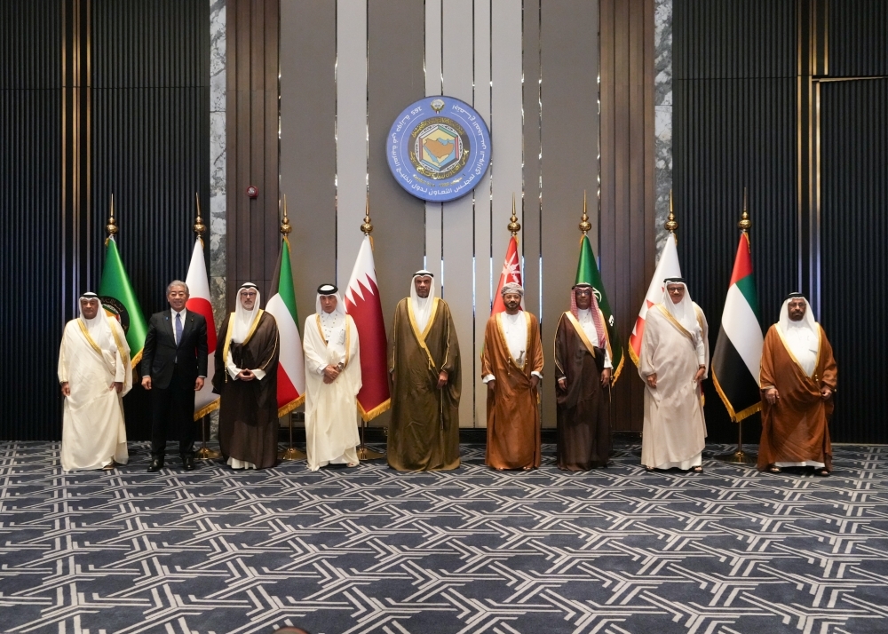 Group photo of Japan-GCC Foreign Ministers