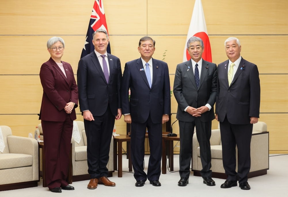 Commemorative photo of Prime Minister ISHIBA and the ministers