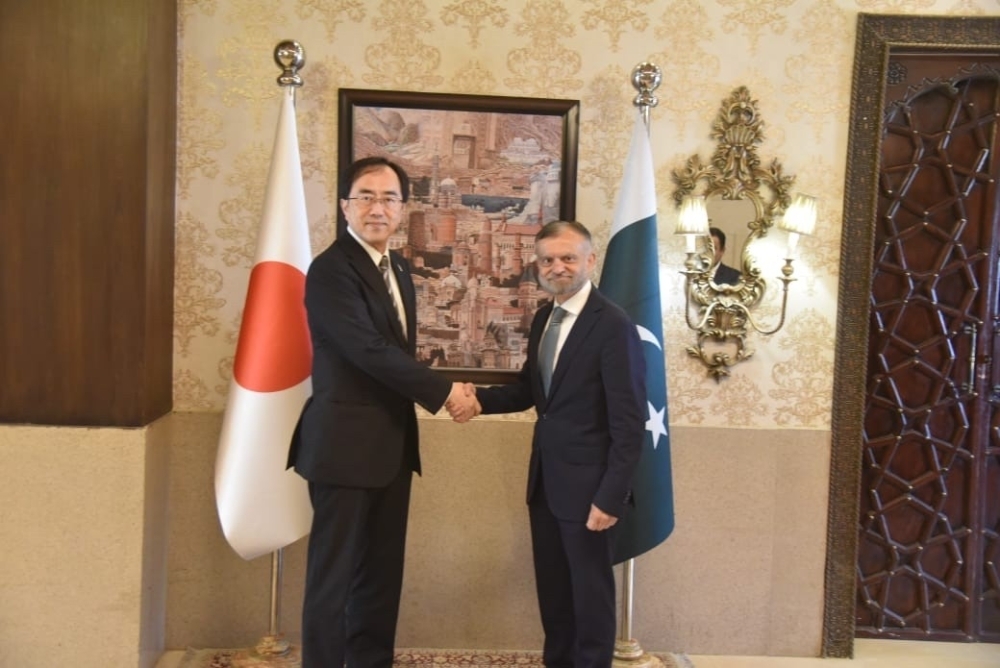 Mr. Akahori is shaking hands with Mr. Nabeel Munir, Special Secretary (UN), Ministry of Foreign Affairs of Pakistan