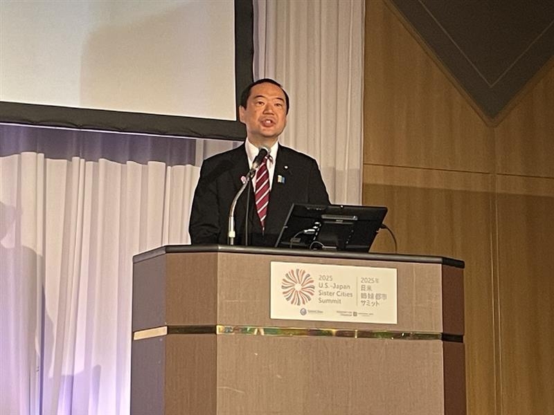 State Minister FUJII delivering remarks at the opening ceremony