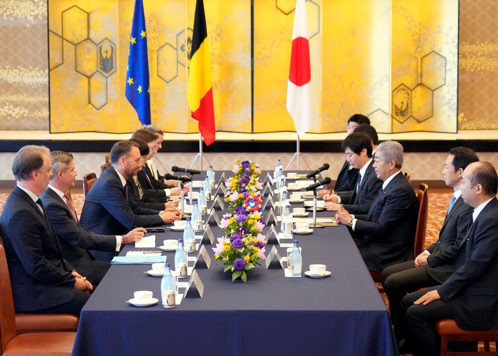 Minister IWAYA and Deputy Prime Minister and Foreign Minister Prévot at the meeting