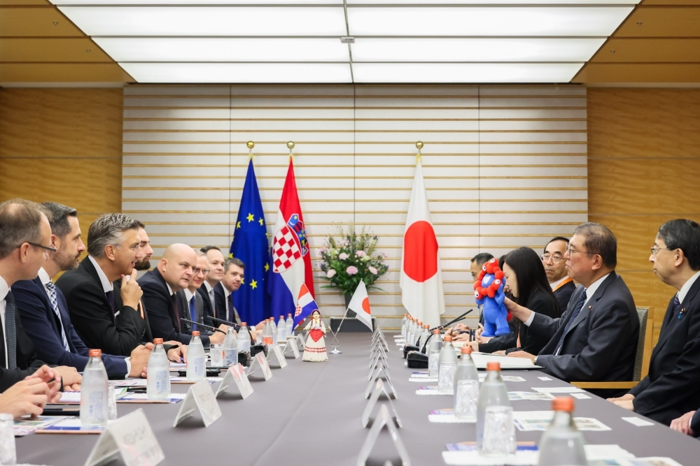 Prime Minister ISHIBA with Prime Minister Plenković at the meeting