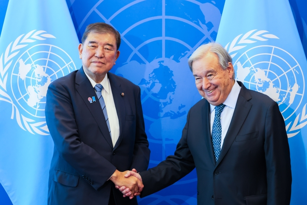 Prime Minister ISHIBA shaking hands with H.E. Mr. Guterres, Secretary-General of the United Nations