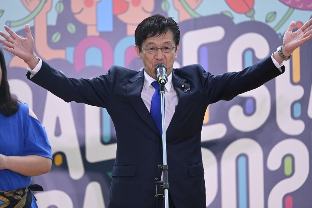 Parliamentary Vice-Minister MATSUMOTO delivering the opening greeting