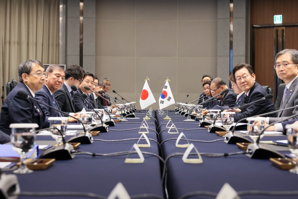 (Photo) Japan-ROK Summit Meeting