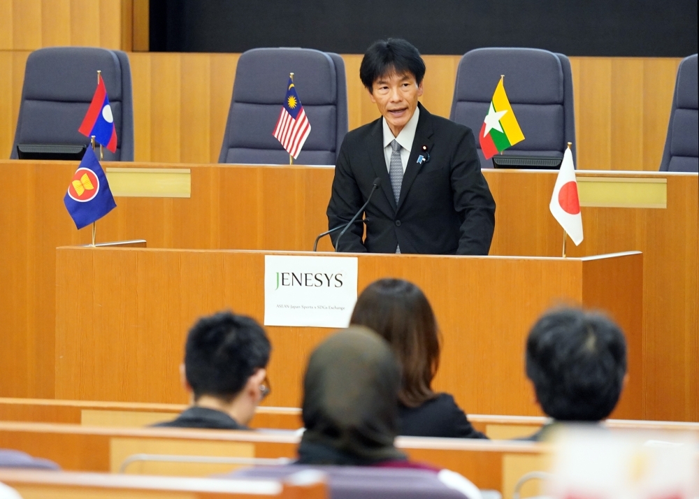 Courtesy Call on Parliamentary Vice-Minister SHIMADA by participants of “JENESYS ASEAN-Japan Sports (Football) x SDGs Exchange”