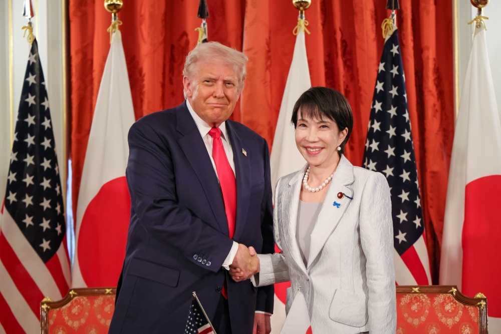Two leaders shaking hands