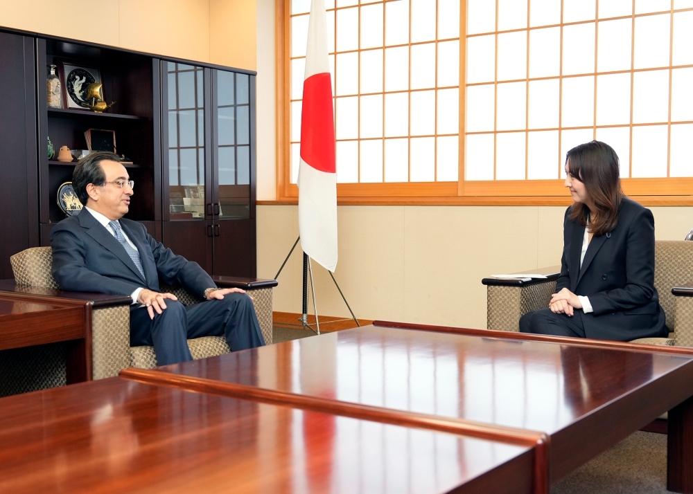 Parliamentary Vice-Minister Eri talking with Ambassador Ismayilzada