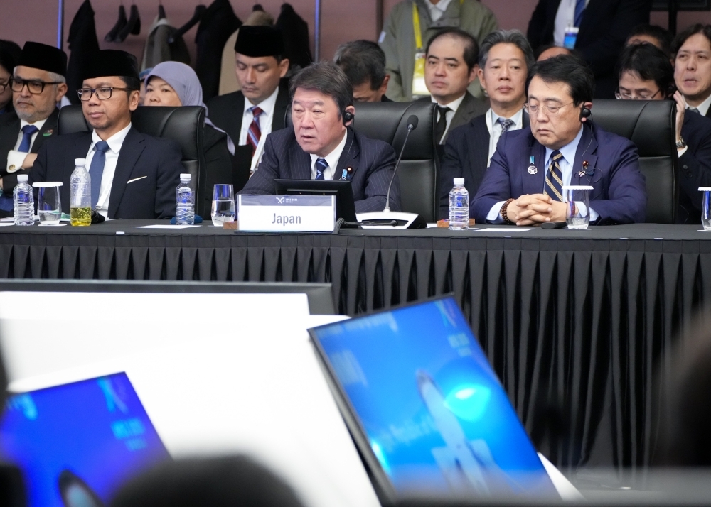 Foreign Minister MOTEGI at the APEC Ministerial Meeting 2025 Session I