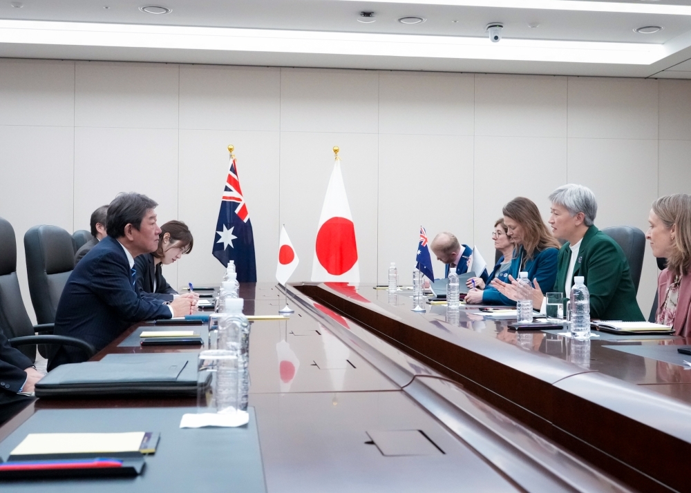 Meeting between Foreign Minister MOTEGI and Minister Wong