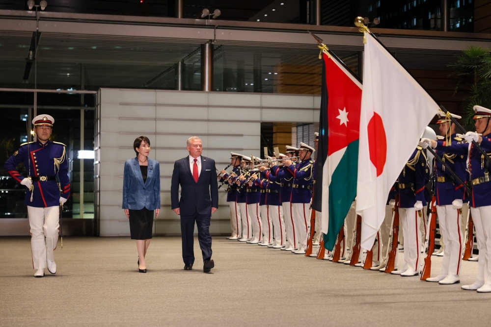 Prime Minister Takaichi and King Abdullah II Ibn Al Hussein, King of the Hashemite Kingdom of Jordan at  the guard ot the honor