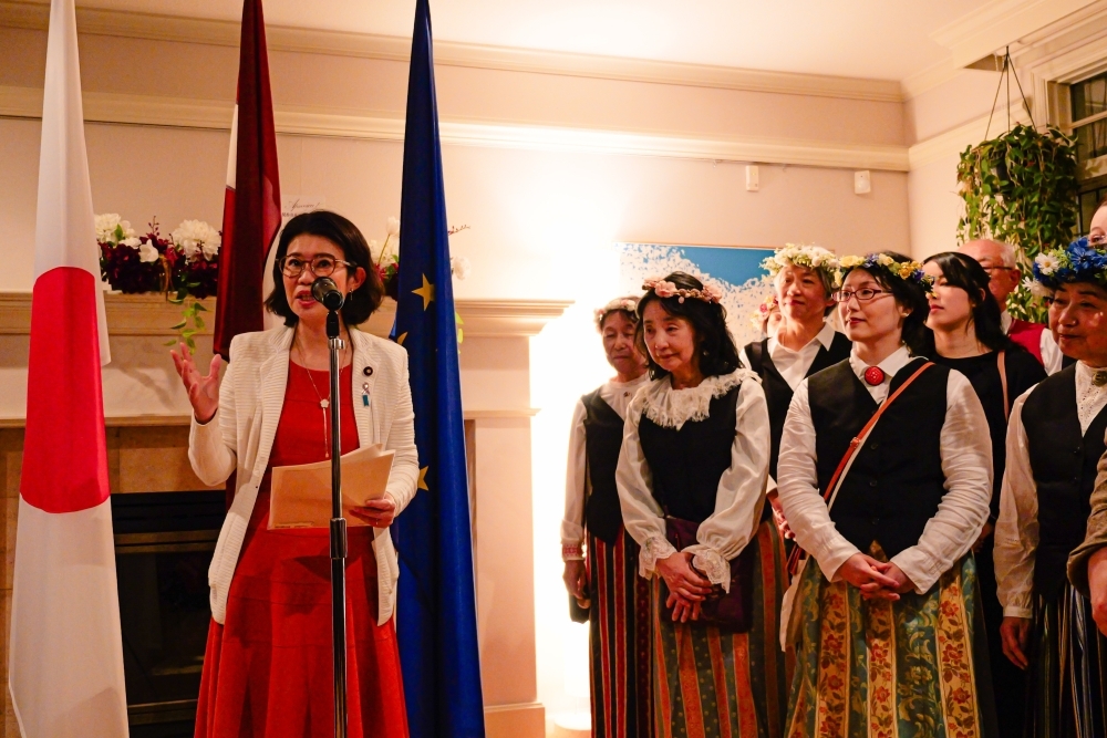 State Minister KUNIMITSU delivering her remarks on behalf of the Government of Japan