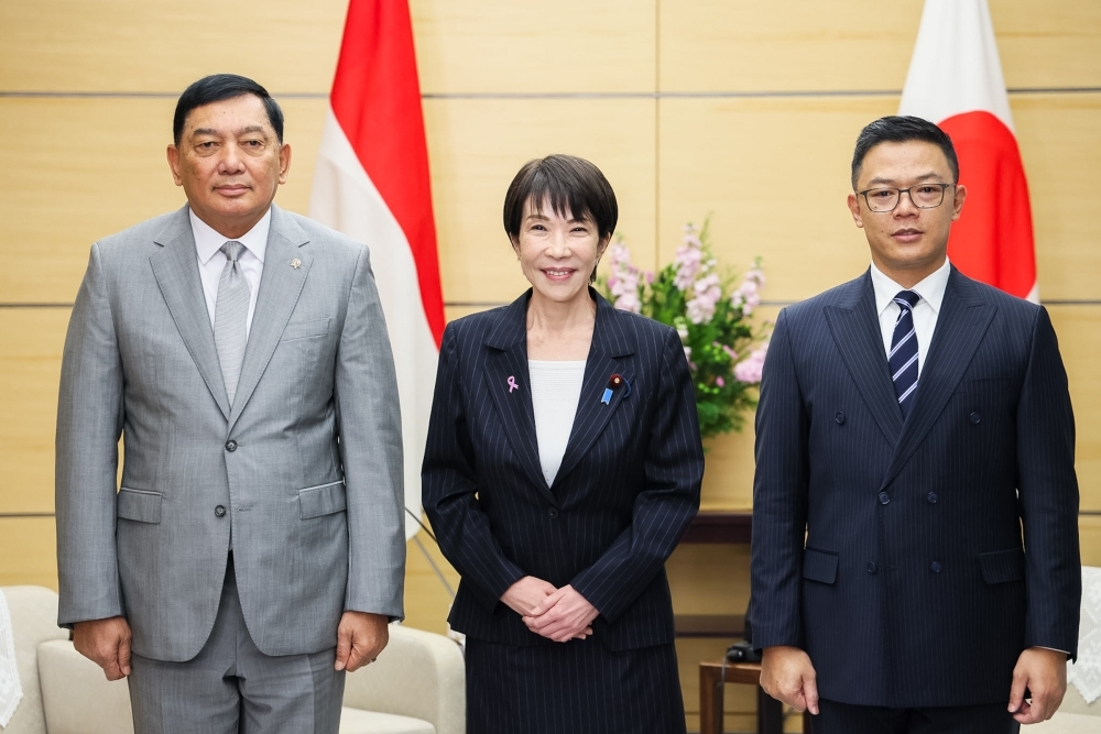 Prime MInister TAKAICHI with Mr. Sugiono, Minister for Foreign Affairs of Indonesia, and Gen. (Hon.) Sjafrie Sjamsoeddin, Minister of Defense of Indonesia
