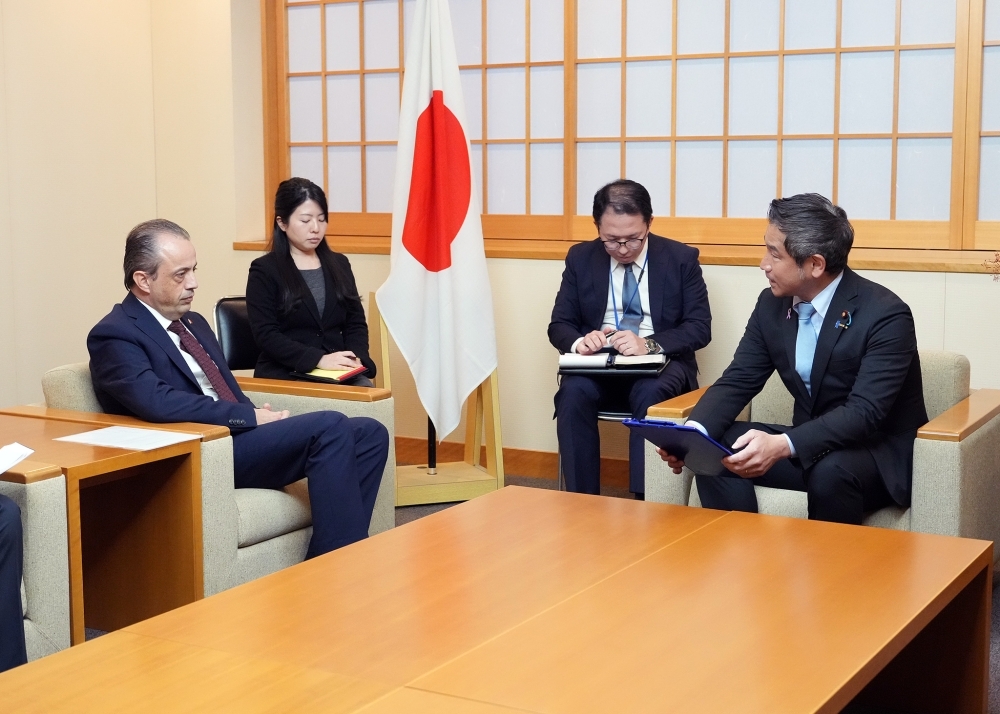 exchanging opinions between Parliamentary Vice-Minister ONISHI and H.E. Mr. ERTUĞRUL, Ambassador of Türkiye to Japan