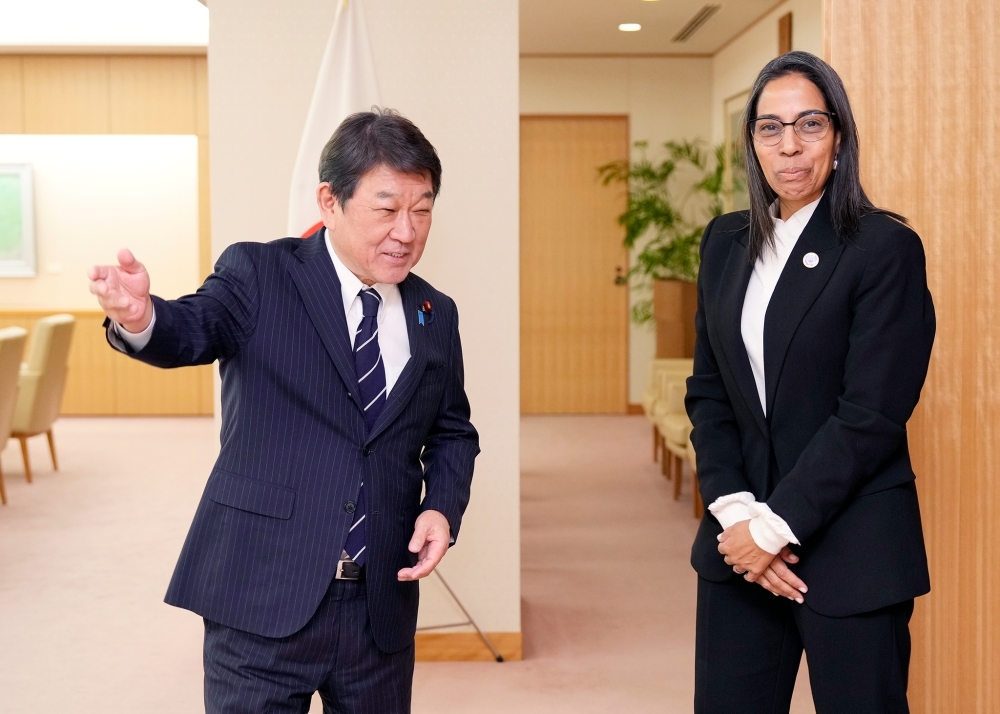 Foreign Minister Motegi is greeting and welcoming Ms. Letícia Reis de CARVALHO, Secretary-General of the International Seabed Authority (ISA)