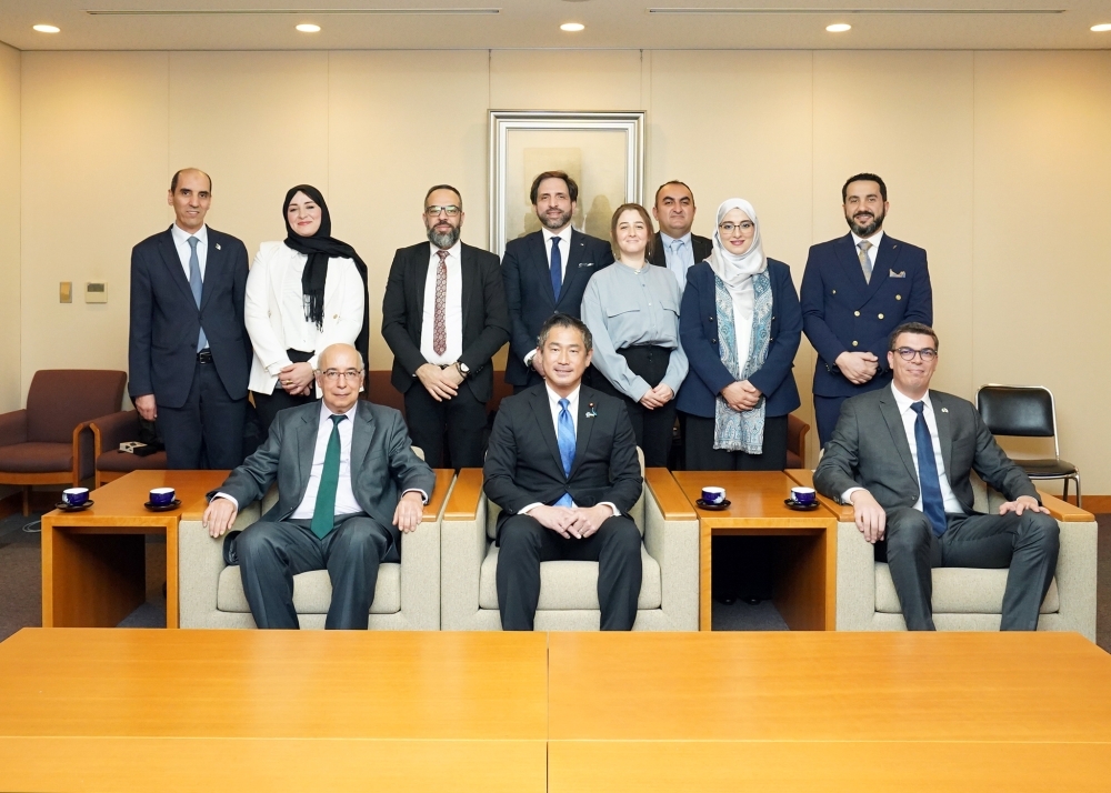 Commemorative photo of Parliamentary Vice-Minister ONISHI and the Algerian Startup Expedition Program Delegation