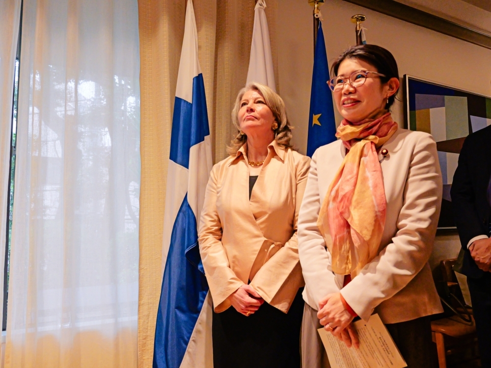 State Minister KUNIMITSU and H.E. Ms. Tanja Jääskeläinen, Ambassador of Finland to Japan