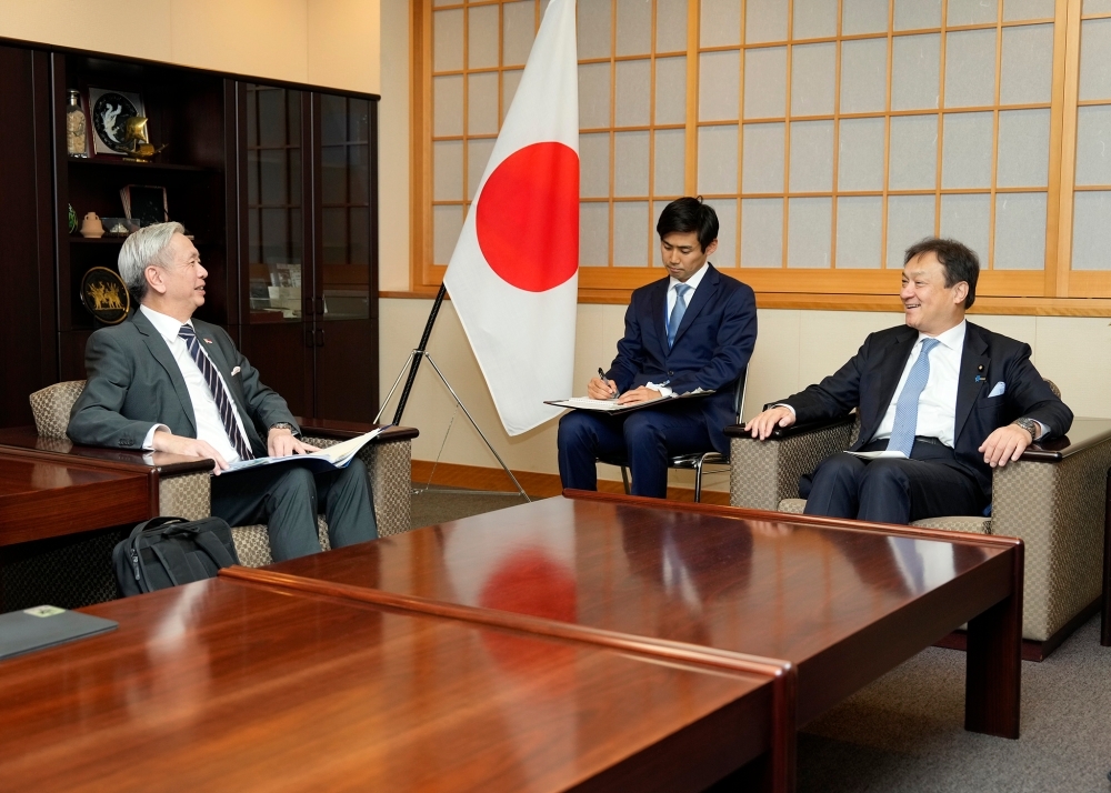 Exchanging Opinions between State Minister HORII and Mr. KOH, Chief Executive, Cyber Security Agency of Singapore