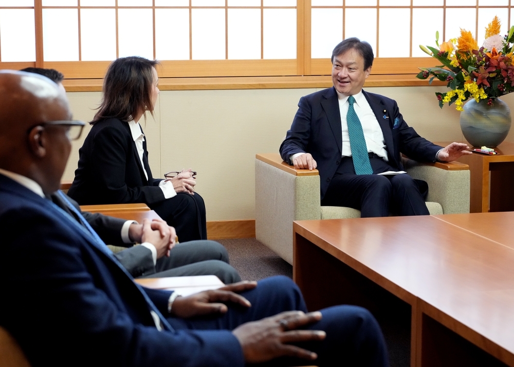 State Minister Horii is talking with the members of the Attorney General Alliance (AGA) delegation