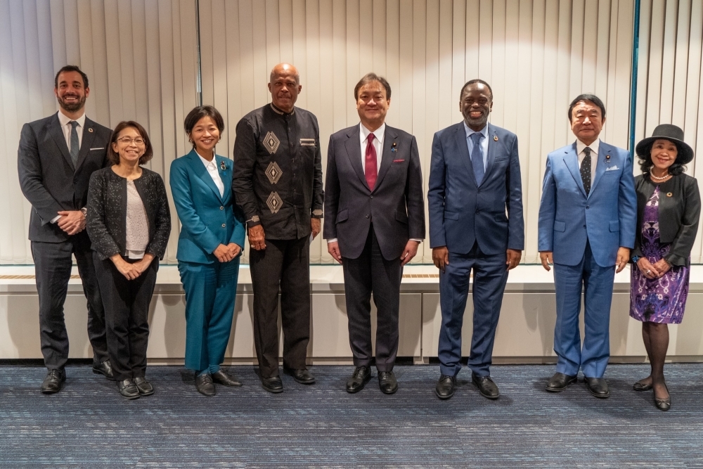 State Minister HORII posing for a commemorative photo with related parties