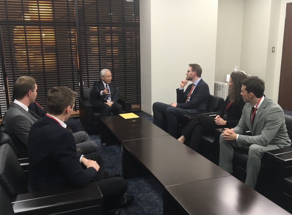 Exchange of views between Prof. Matsumoto and the program participants