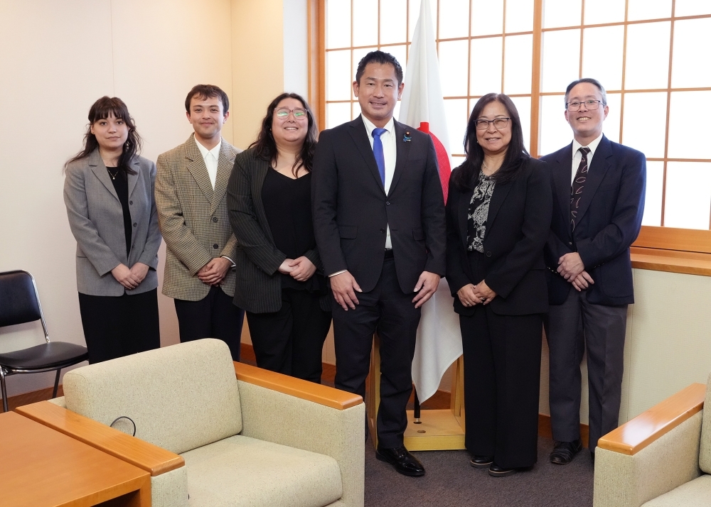 Parliamentary Vice-Minister ONISHI and the delegation of Japanese Canadian Leaders