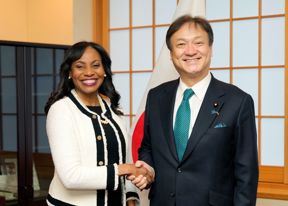 State Minister Horii  shaking hands with Ambassador Richards