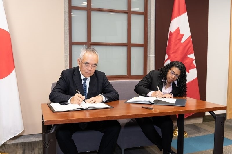 Ambassador Yamanouchi and Deputy Minister Curtis-Micallef signing the treaty